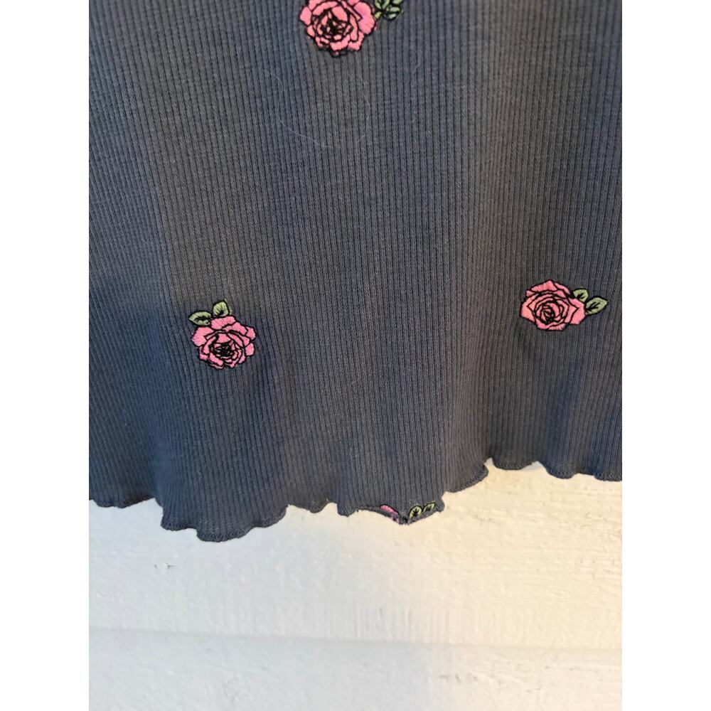 Rebellious One Gray Ribbed Rose Embroidered Crop Top Y2K Baby Tee Size Medium - Picture 5 of 10